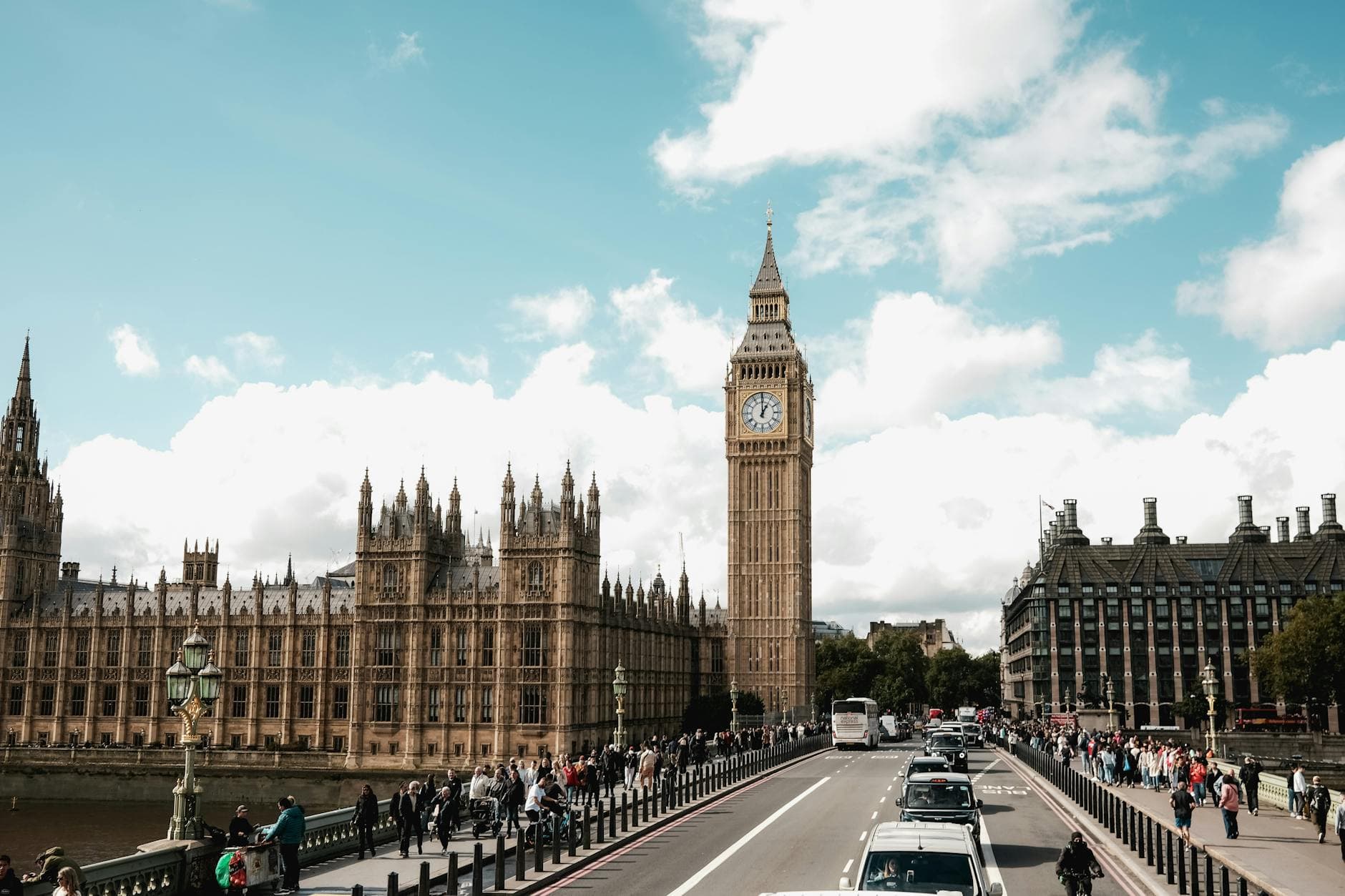 Understanding TE9 and TE7 Forms: Navigating Statutory Declarations in the UK